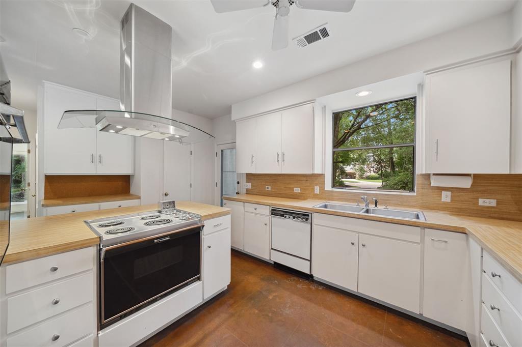 2503 Lake Gardens Court, Houston, Texas image 13