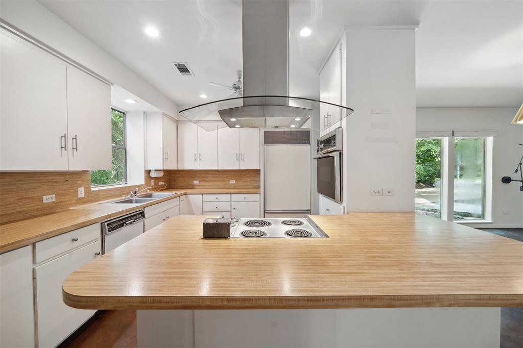2503 Lake Gardens Court, Houston, Texas image 11