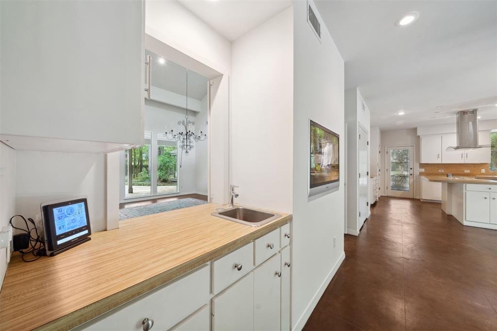 2503 Lake Gardens Court, Houston, Texas image 9