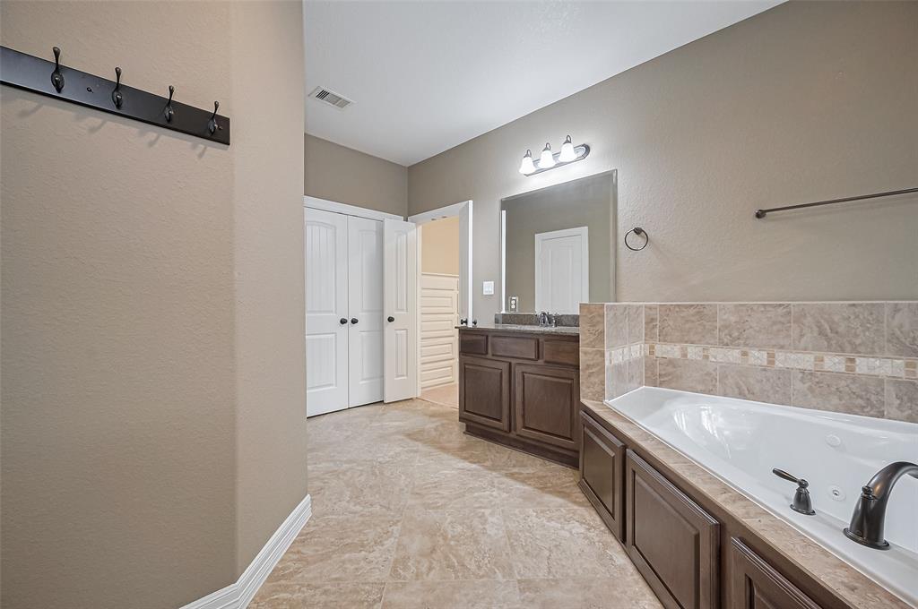 11306 Longmire Creek Court, Conroe, Texas image 20