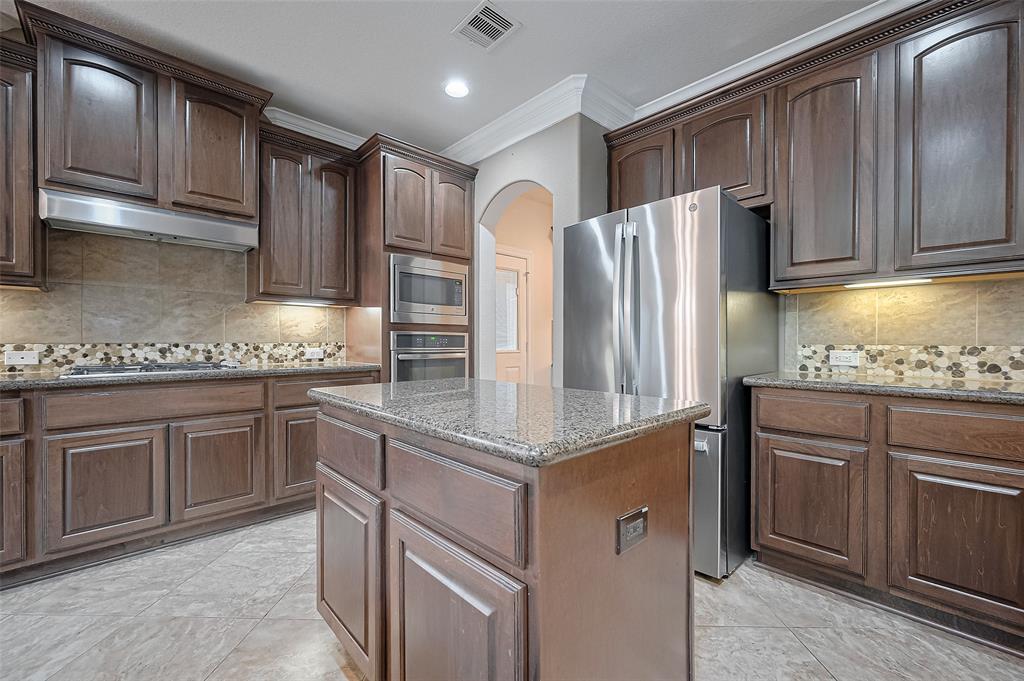 11306 Longmire Creek Court, Conroe, Texas image 12