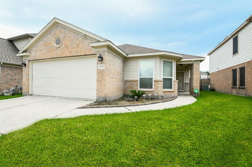 Photo of 4854 Fair Oak Dale Lane, Humble, TX 77346 (MLS # 40543780)