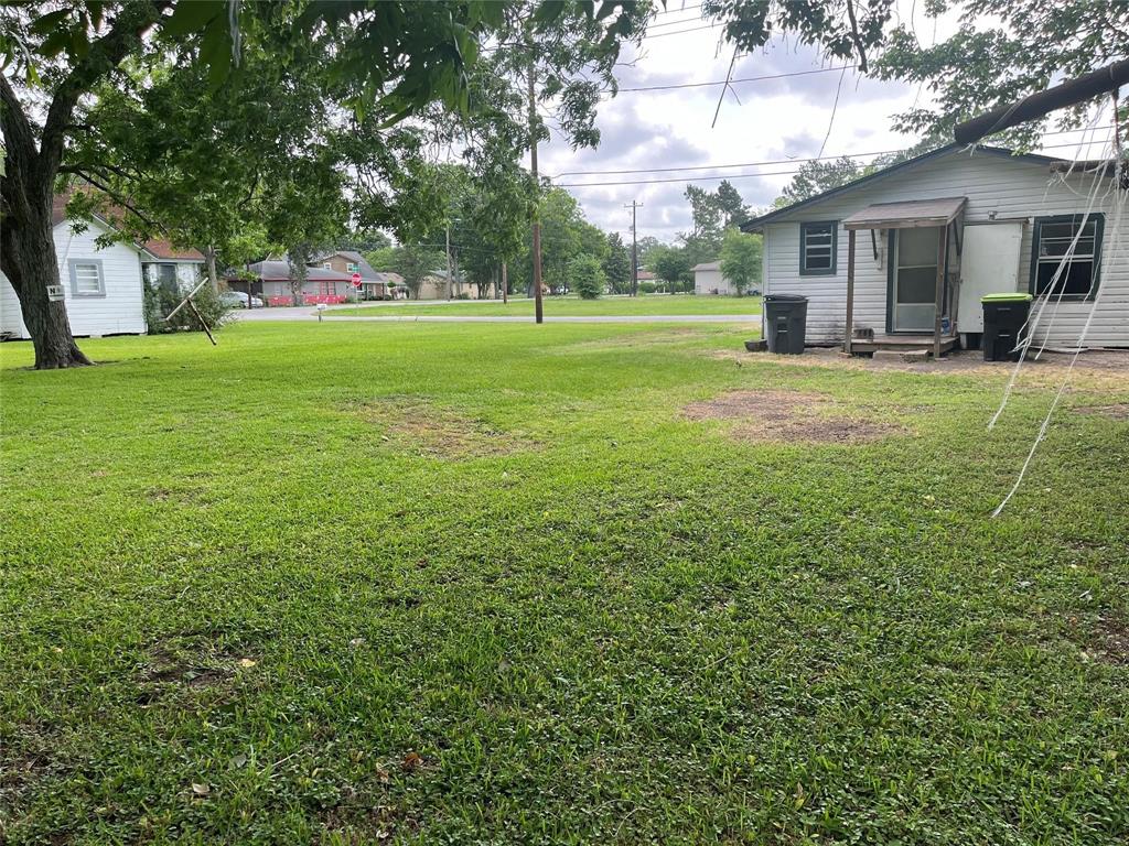 3200 Moore Avenue, Bay City, Texas image 6