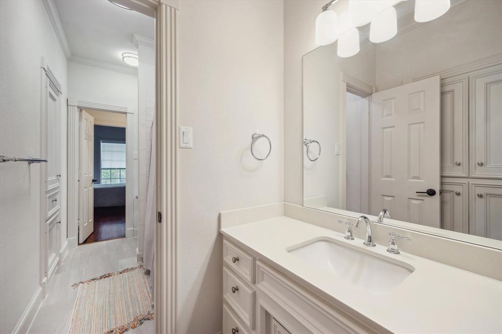 4613 Cedar Oaks Lane, Bellaire, Texas image 33