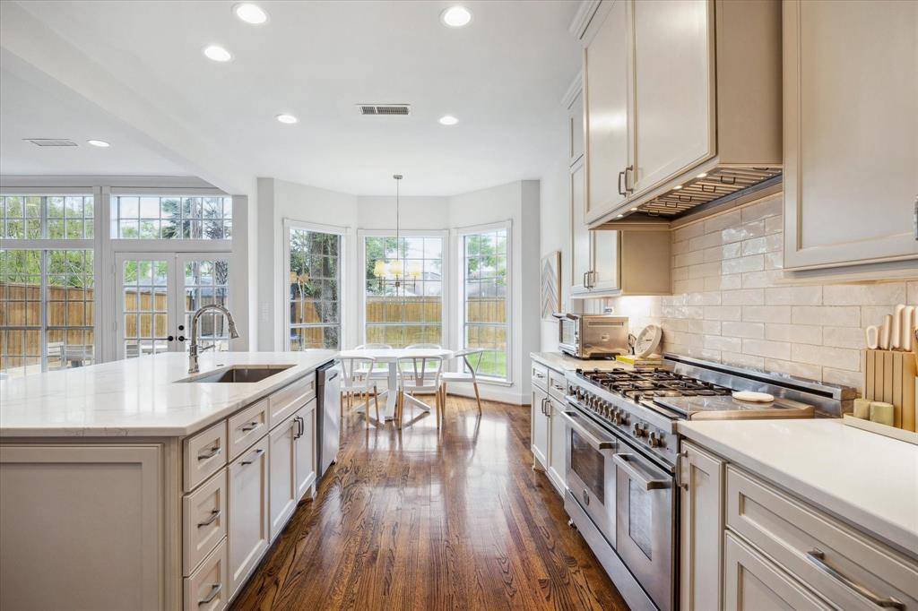 4613 Cedar Oaks Lane, Bellaire, Texas image 16