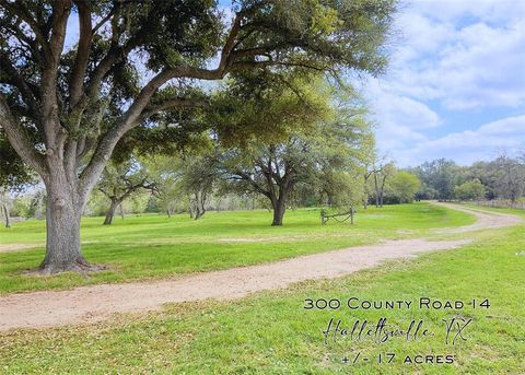 A home in Hallettsville