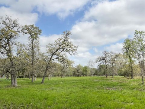 A home in Hallettsville