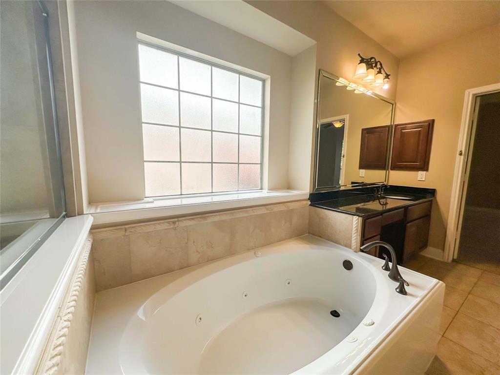 135 E Canyon Wren Circle, Spring, Texas image 30