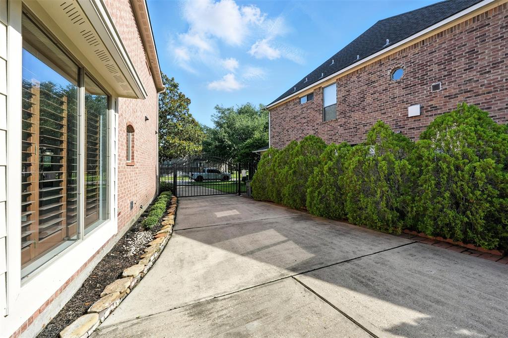 5722 Arbor Breeze Court