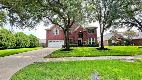 Single Family Residence in Houston TX 9512 Willow Crossing Drive 1.jpg