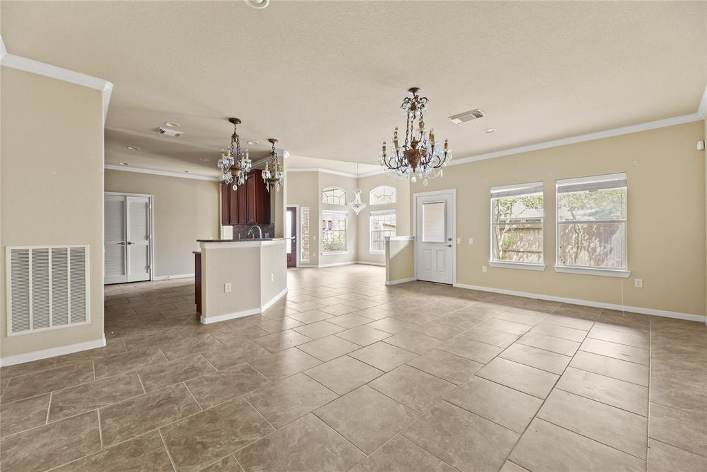 6 Windsor Bridge Drive, Conroe, Texas image 17