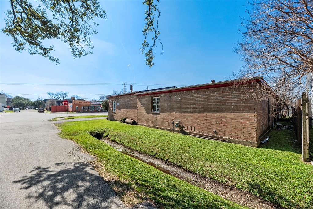 4110 N Main Street, Houston, Texas image 8