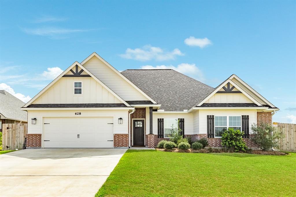 628 Greystone Lane, Angleton, Texas image 1