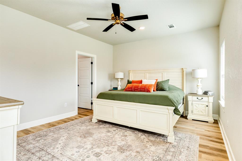 628 Greystone Lane, Angleton, Texas image 19