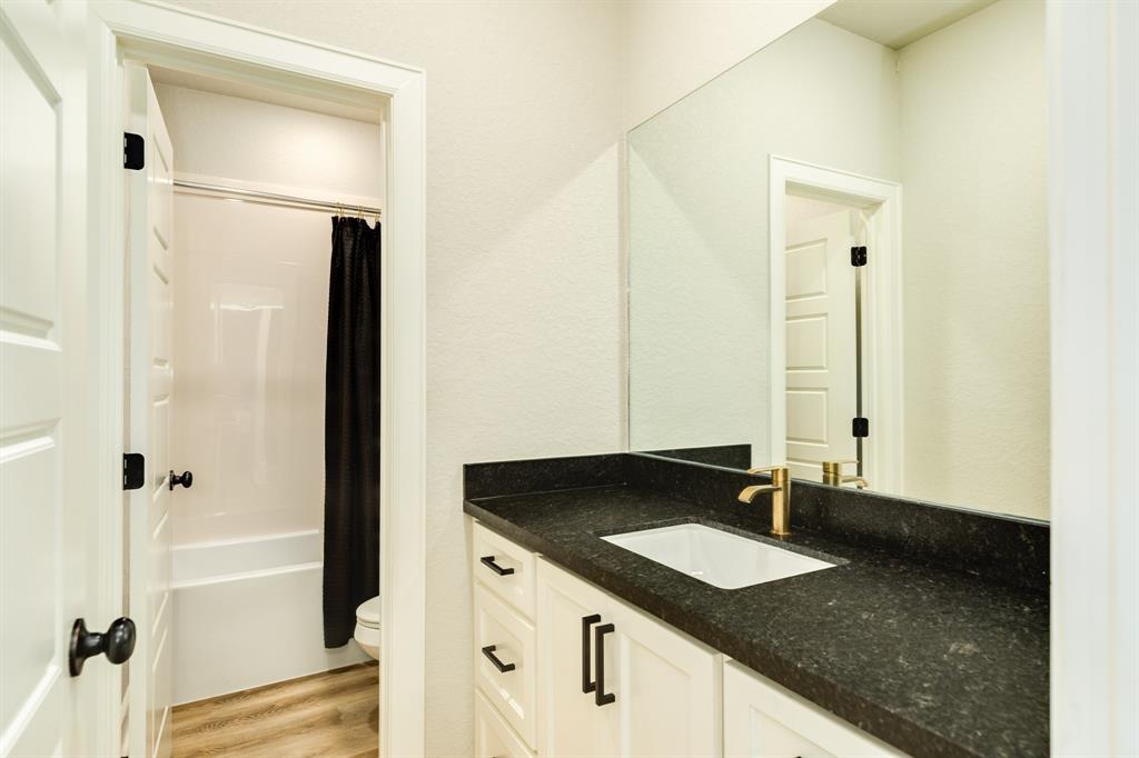 628 Greystone Lane, Angleton, Texas image 26