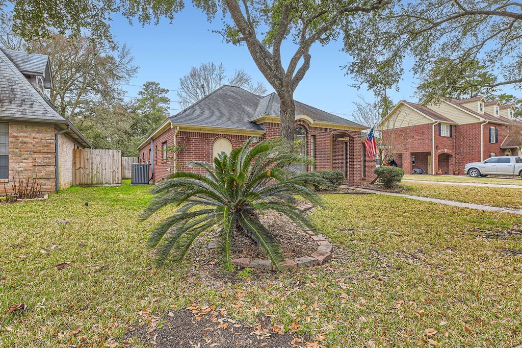 17827 Surreywest Lane, Spring, Texas image 3