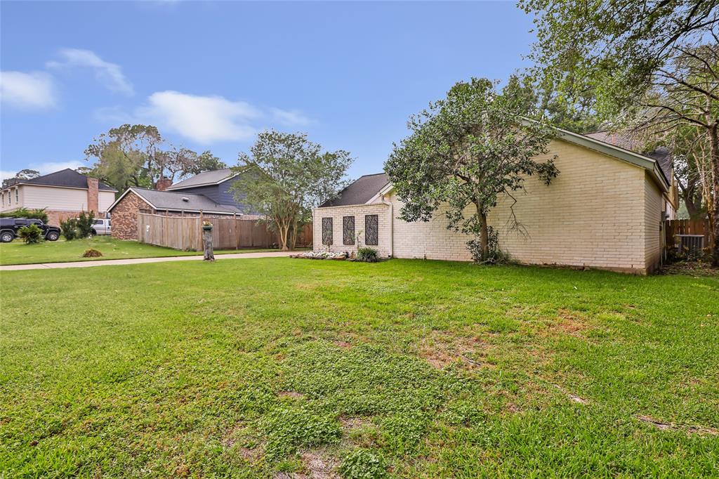 8219 Magnolia Glen Drive, Humble, Texas image 4