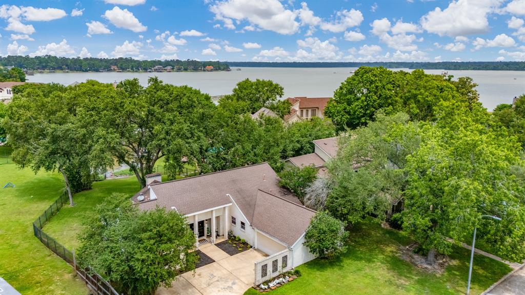8219 Magnolia Glen Drive, Humble, Texas image 1