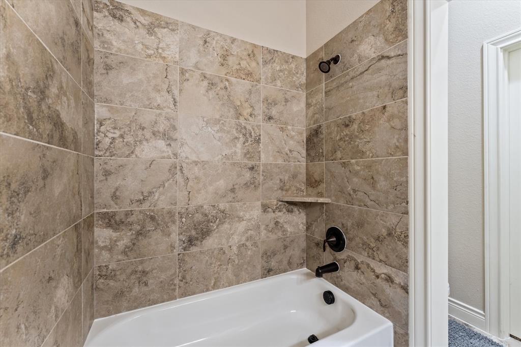 11215 Whitecap Bay Circle, Cypress, Texas image 32