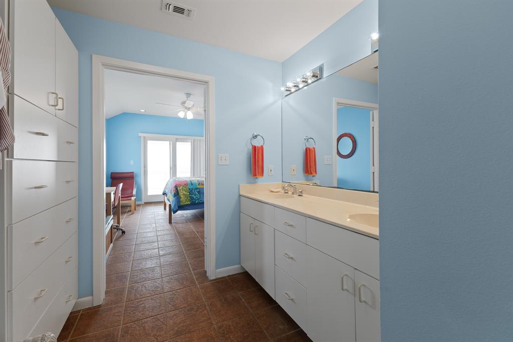 22915 Gulf Drive, Galveston, Texas image 29
