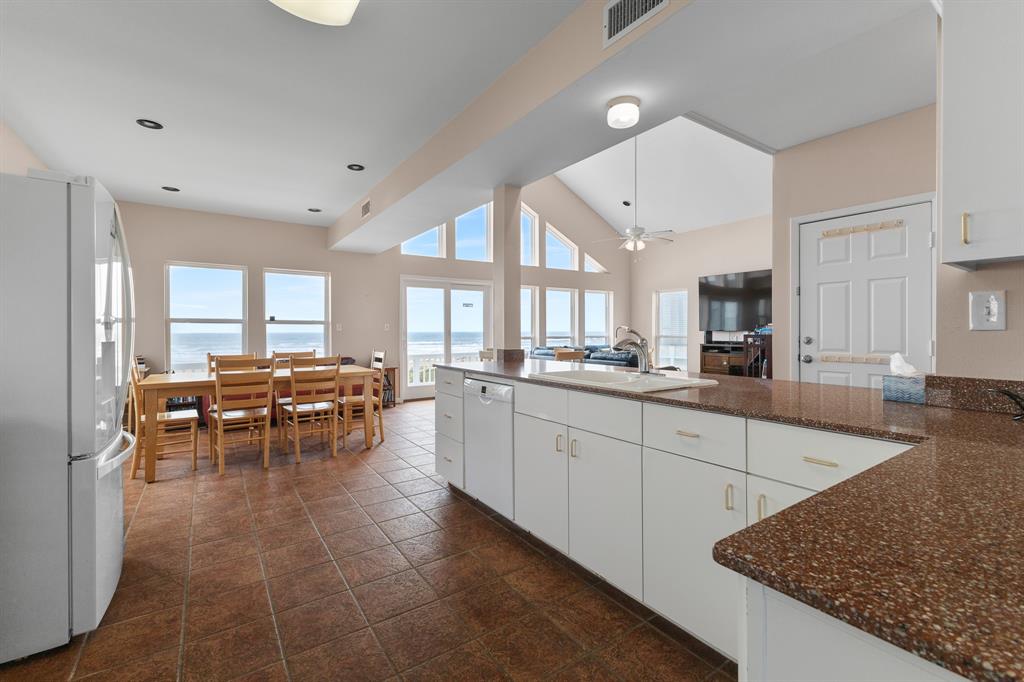 22915 Gulf Drive, Galveston, Texas image 15
