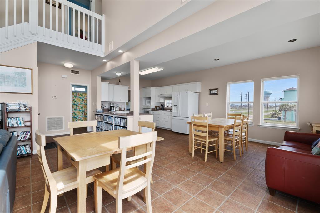 22915 Gulf Drive, Galveston, Texas image 11