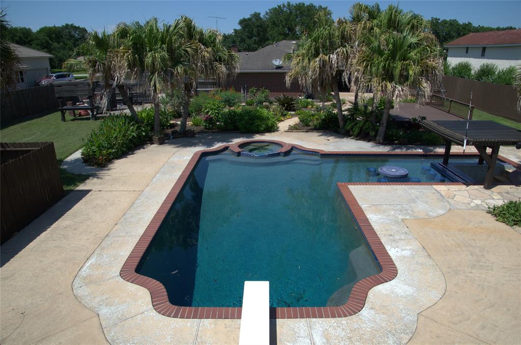 2204 Airline Drive