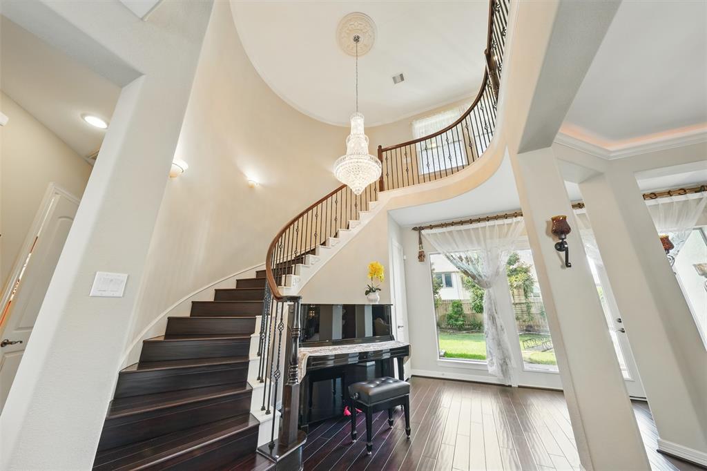 2915 Sentry Oak Way, Sugar Land, Texas image 8