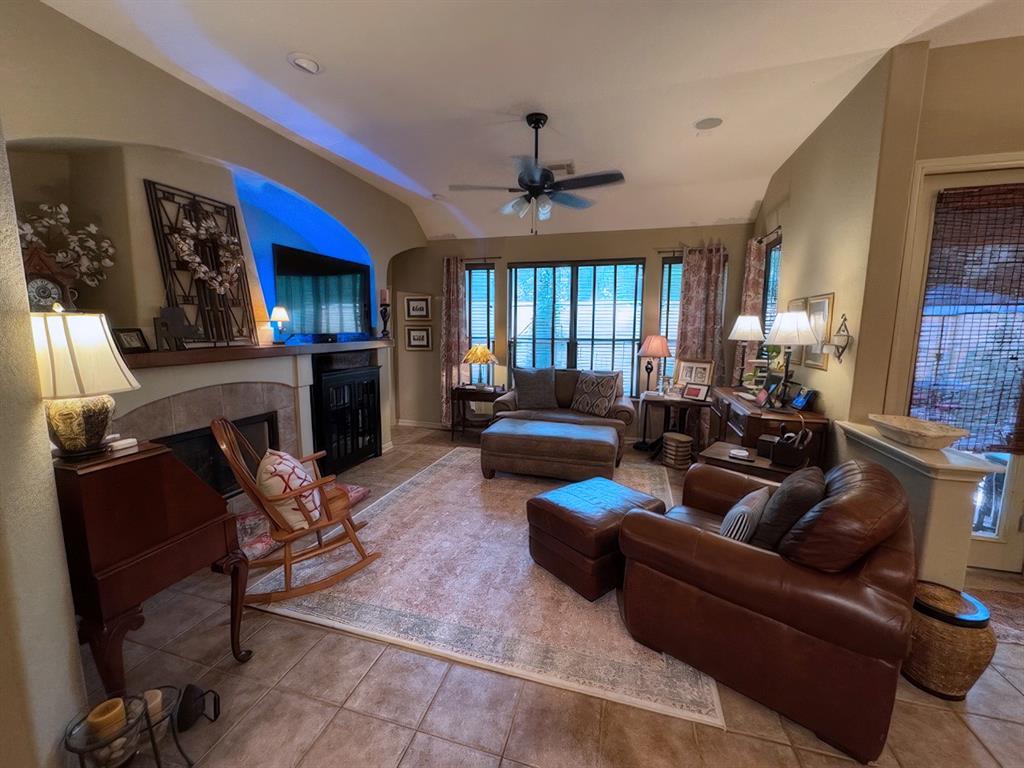119 Douvaine Court, The Woodlands, Texas image 15