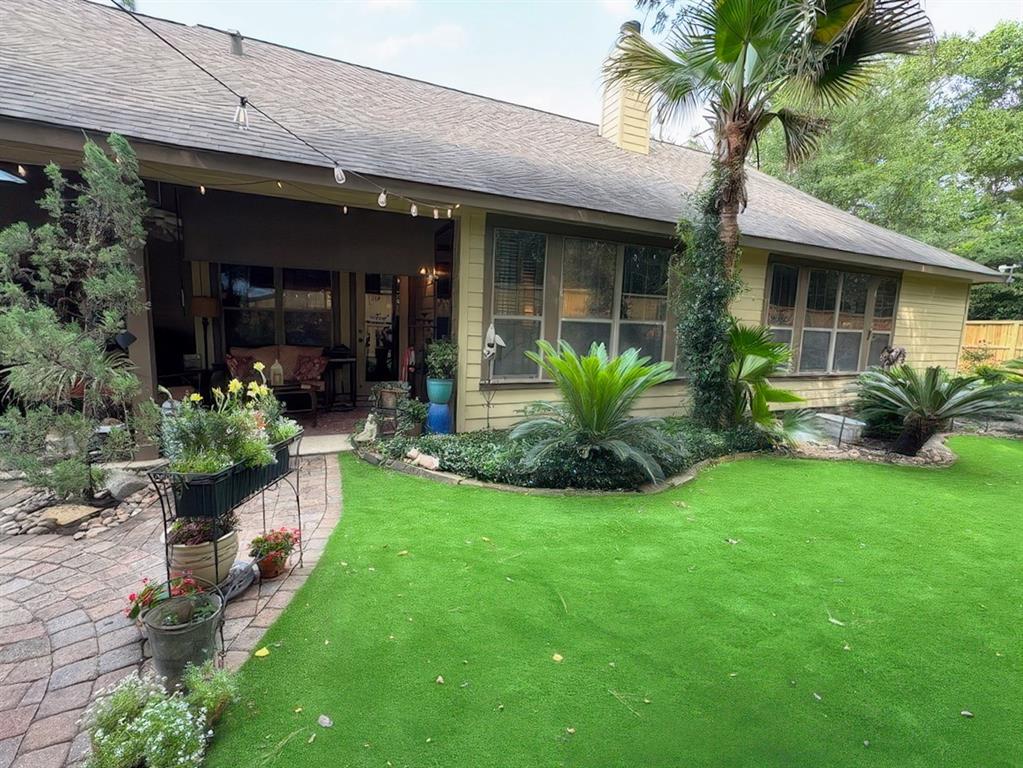 119 Douvaine Court, The Woodlands, Texas image 13
