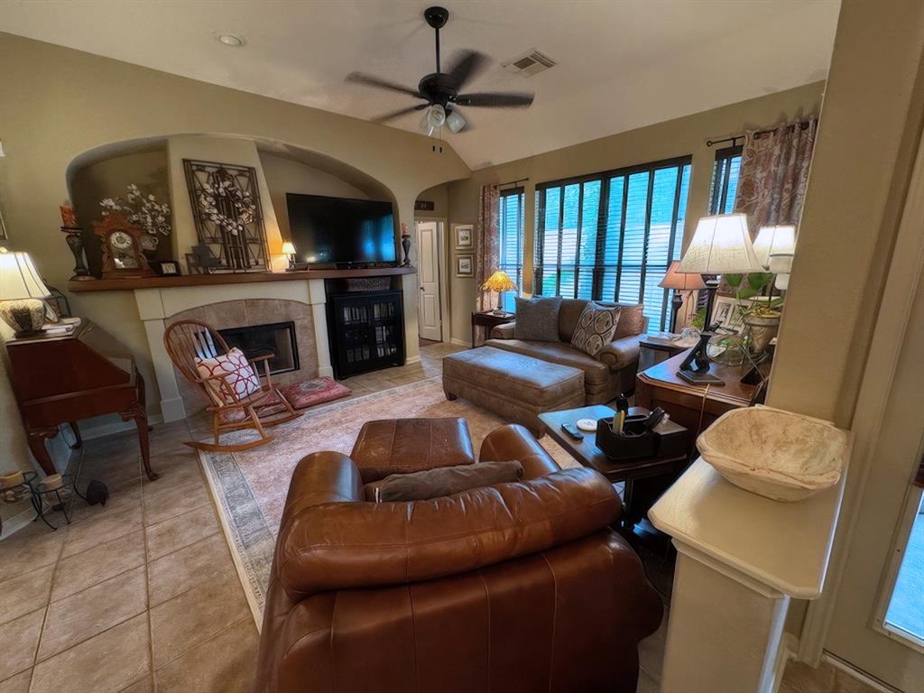 119 Douvaine Court, The Woodlands, Texas image 8