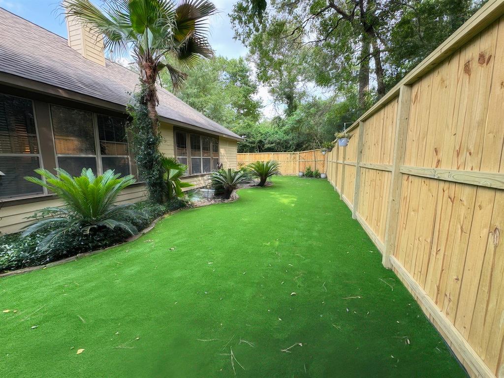 119 Douvaine Court, The Woodlands, Texas image 12