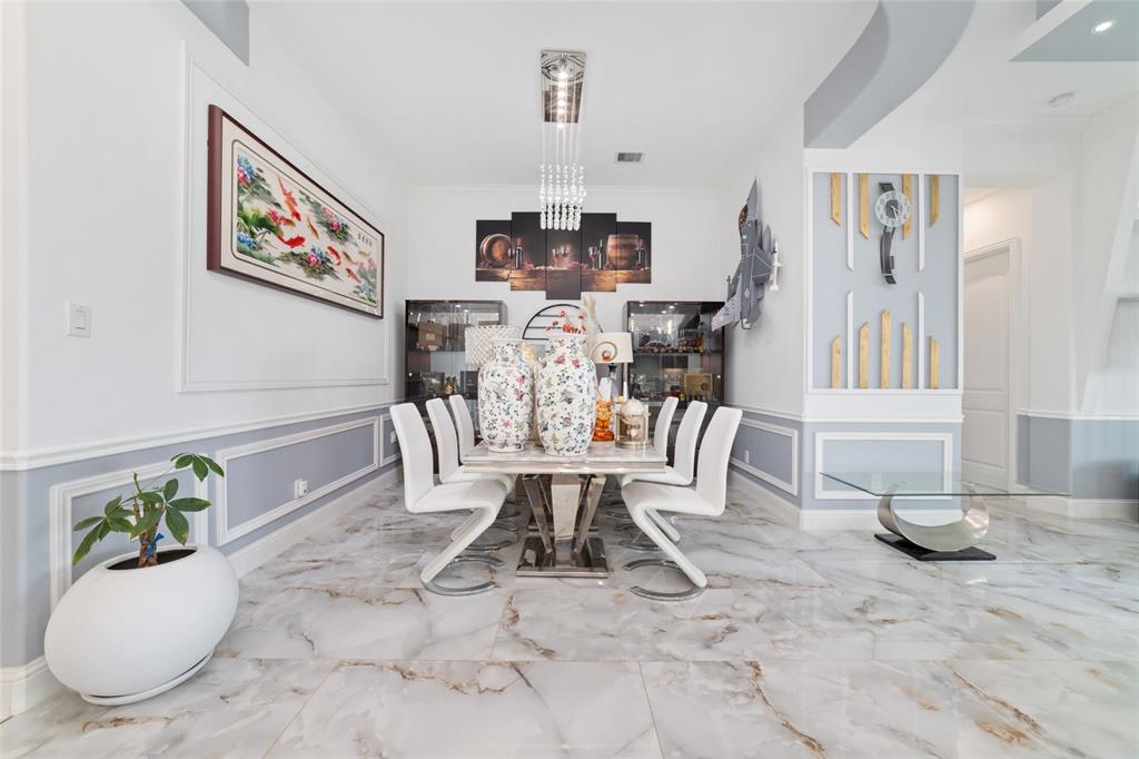 8007 Clearwater Glen Court