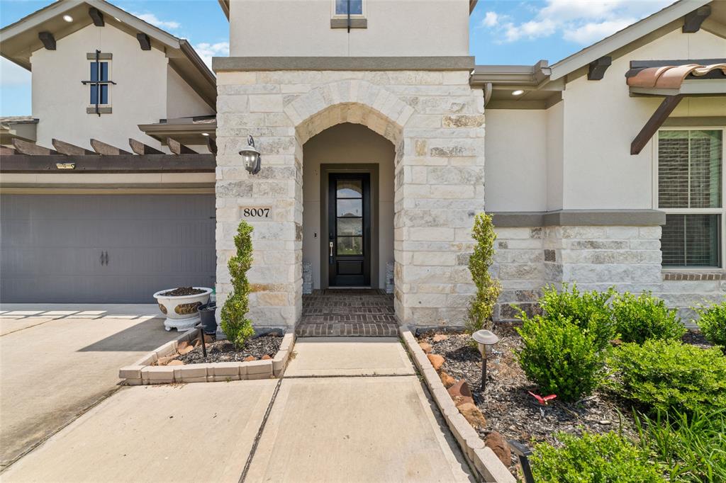 8007 Clearwater Glen Court
