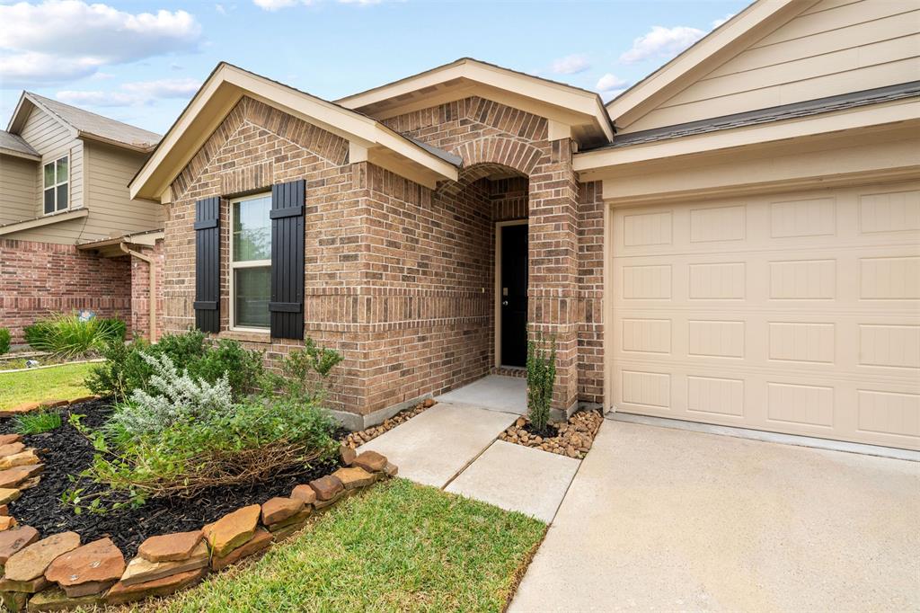 10119 Pine Trace Village Drive, Tomball, Texas image 2