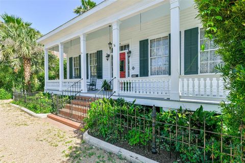 Single Family Residence in Galveston TX 1309 broadway Street.jpg