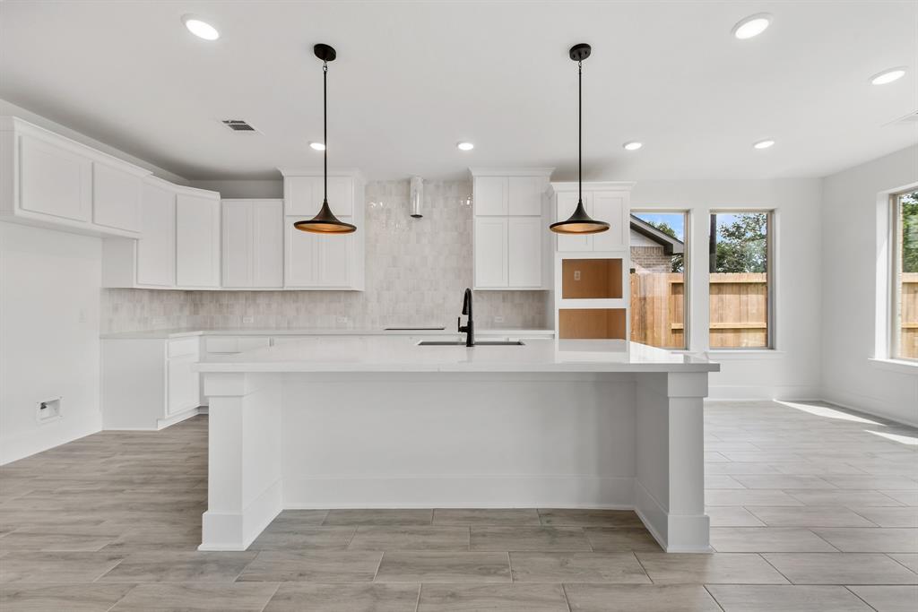 119 Teralyn Grove Loop, Willis, Texas image 7