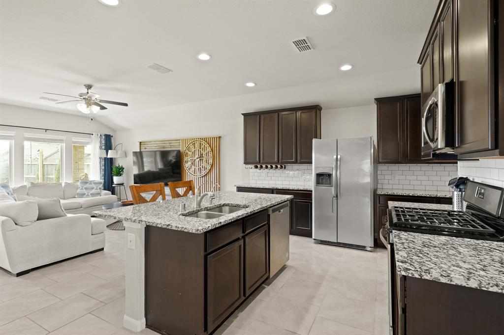 1439 Memorial Bend Boulevard, Missouri City, Texas image 13