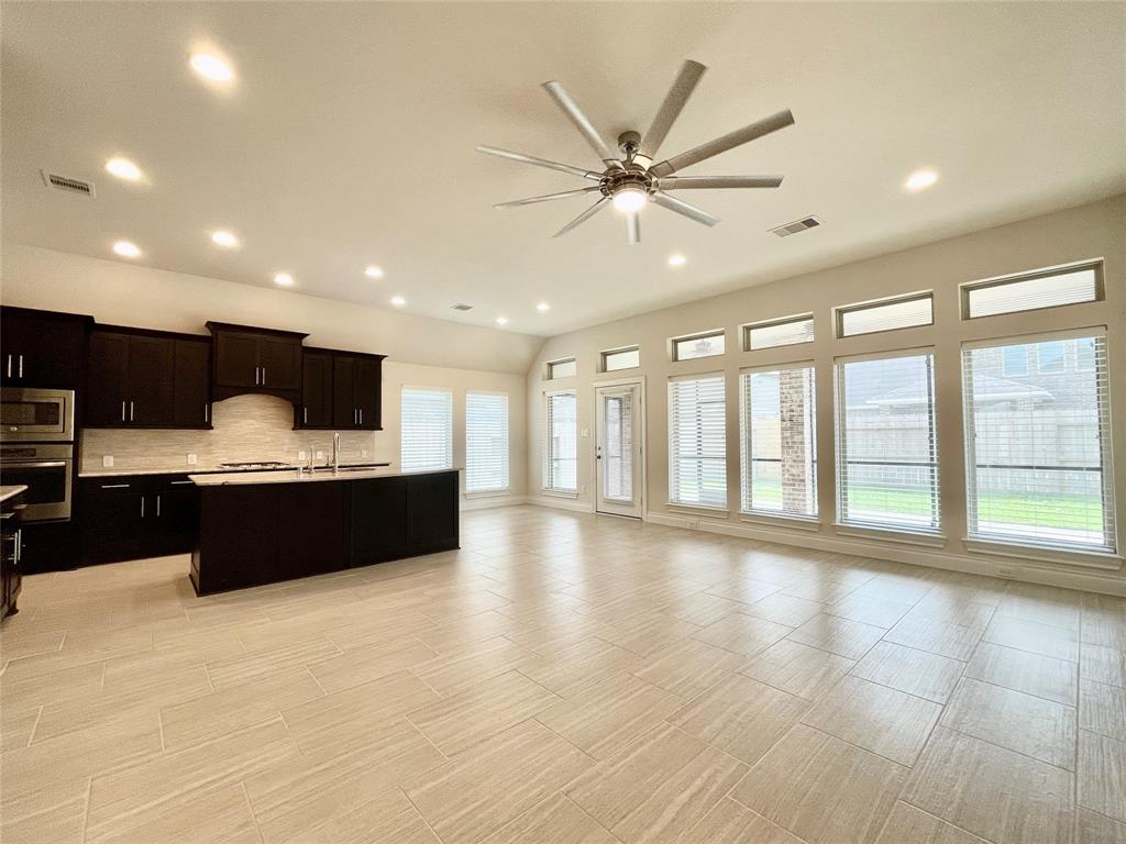 2023 Deer Valley, Missouri City, Texas image 9