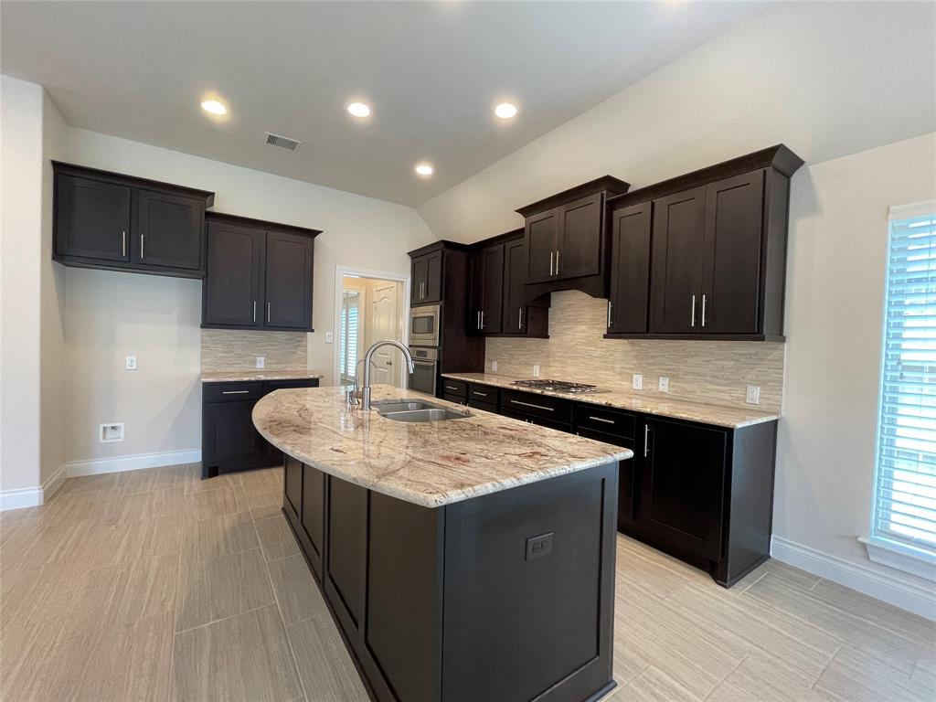 2023 Deer Valley, Missouri City, Texas image 10
