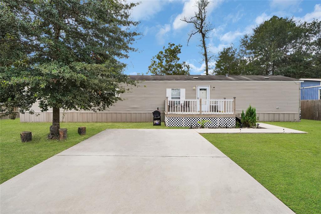 211 Crockett Trace Drive, Conroe, Texas image 1