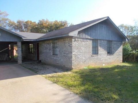 Photo of 111 Sowescor Street, Crockett, TX 75835 (MLS # 4533755)