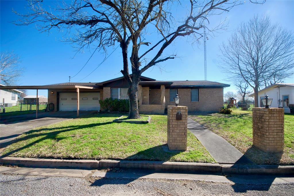 104 Rick Drive, Hallettsville, Texas image 1