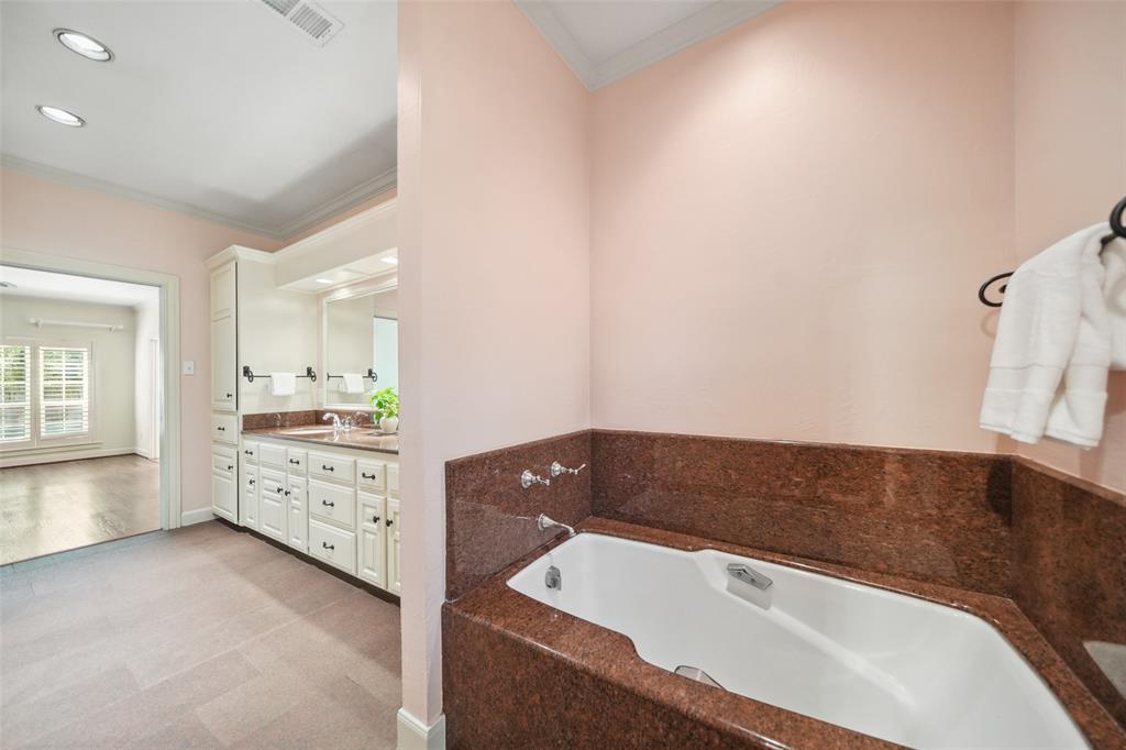26 Russet Wood Court, The Woodlands, Texas image 29