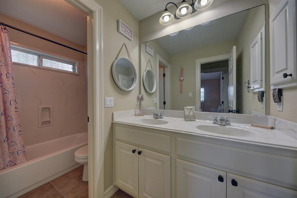 1117 Walnut Bend, Brenham, Texas image 2
