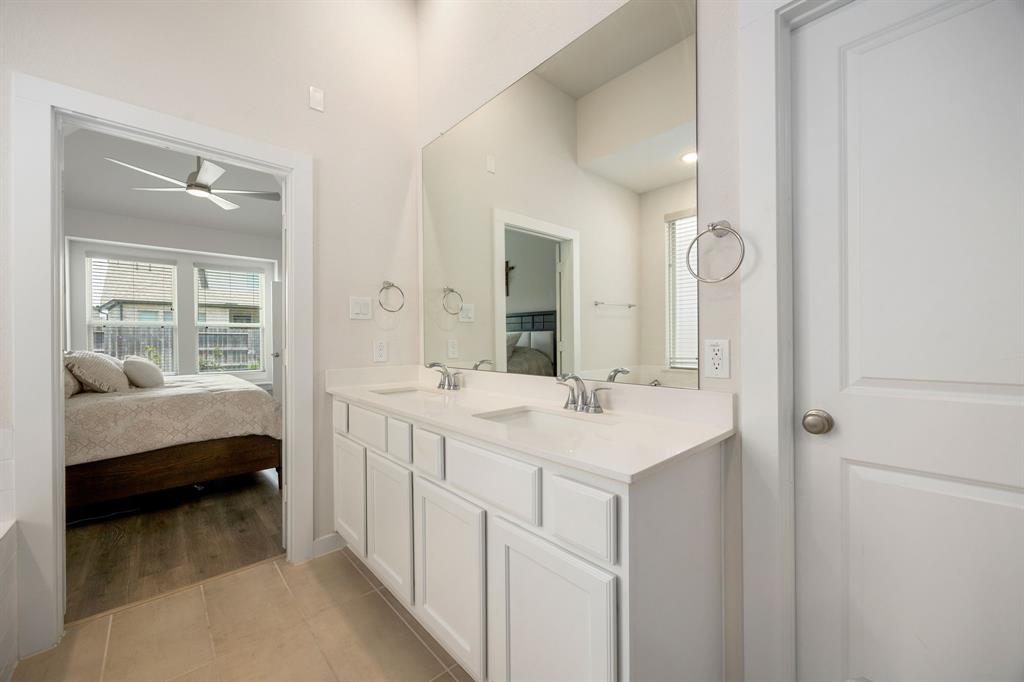 15935 Golden Trails Court, Conroe, Texas image 14