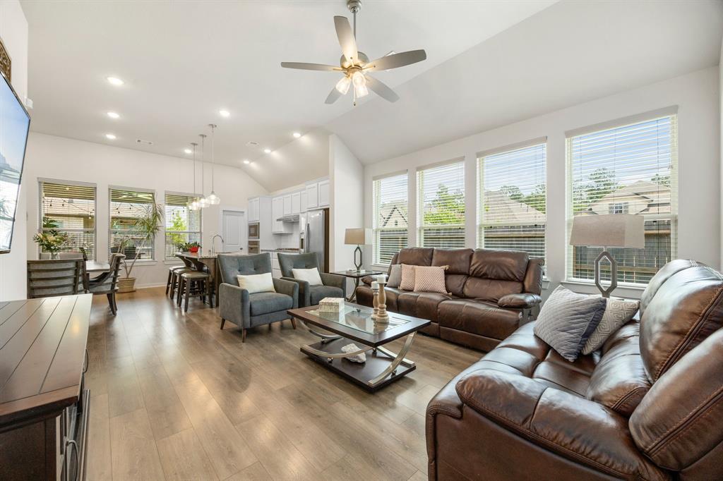 15935 Golden Trails Court, Conroe, Texas image 5