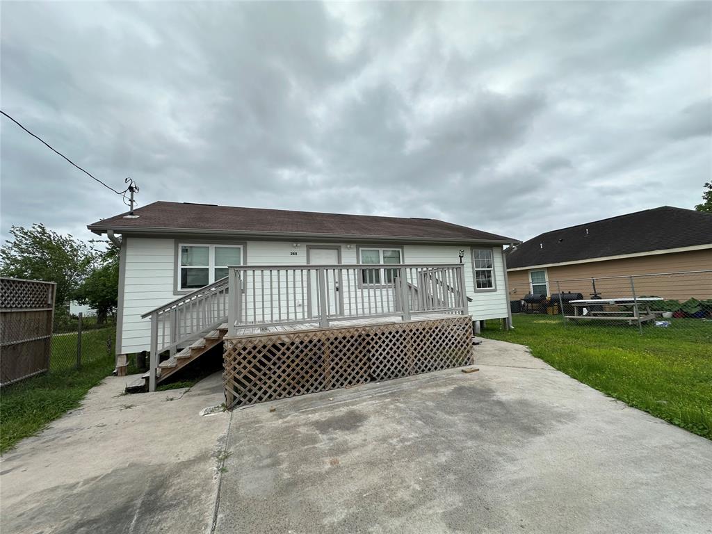 2811 Avenue C, Dickinson, Texas image 2