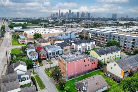 1607 E Bonner Street Houston TX 77007