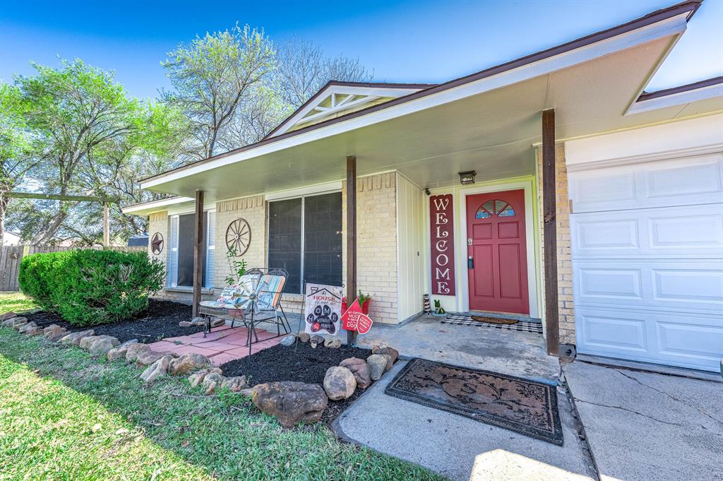 308 Cherry Court, La Porte, Texas image 2